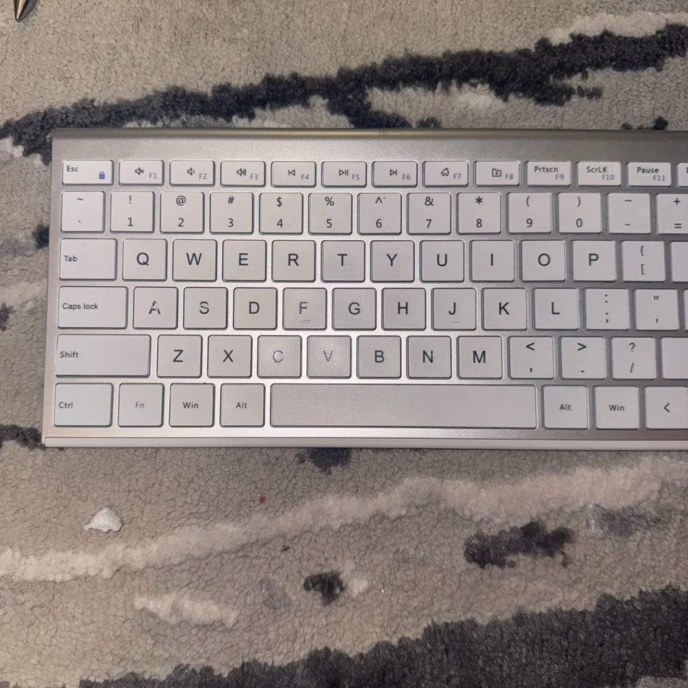 iCleverMulti device IC-GK03 Bluetooth wireless keyboard. White/Silver - Picture 15 of 16